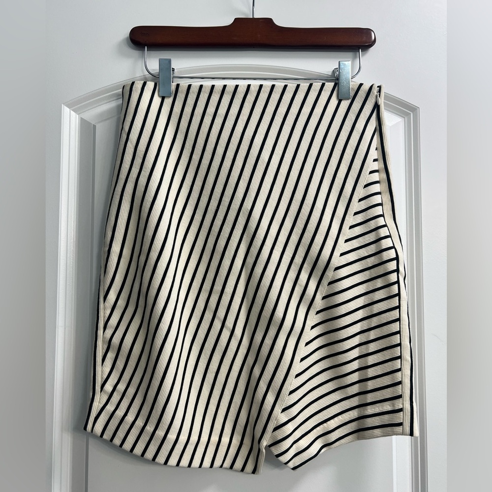 NWT- LOFT- Cream and black striped skirt- size xs